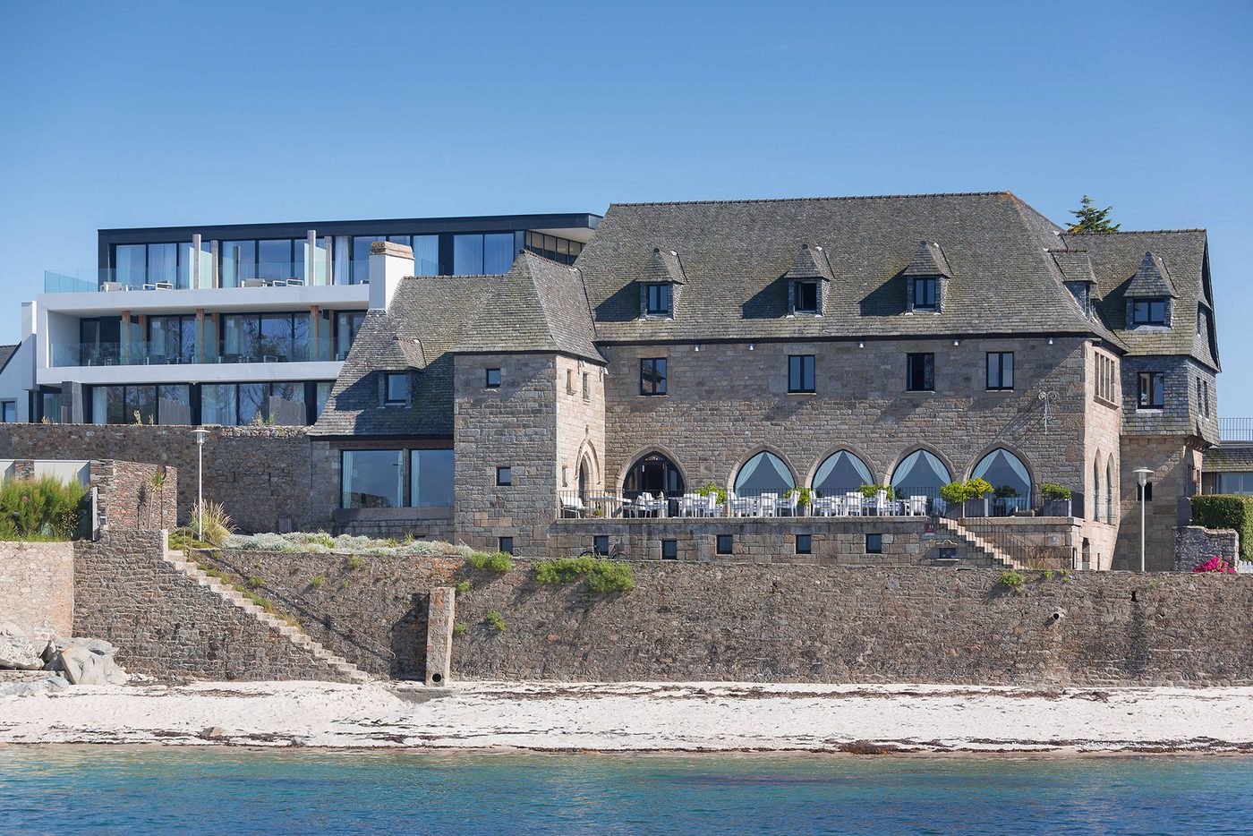 Le Brittany à Roscoff, manoir de granit face à l'île de Batz