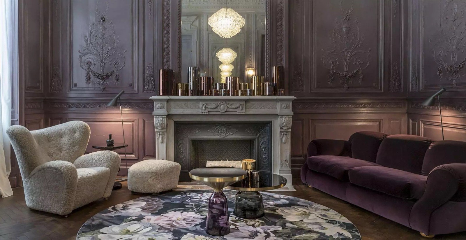 Le salon de l'Hôtel Yndo à Bordeaux, boiseries sculptées et cheminée en marbre de l'hôtel particulier