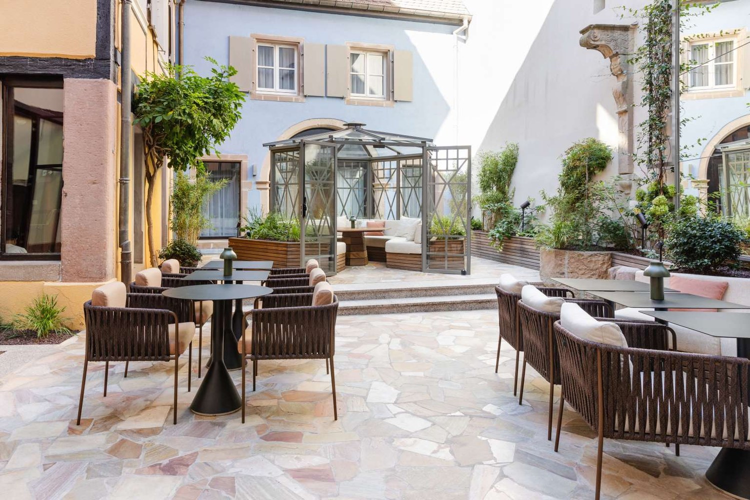 La cour intérieure de l'Hôtel Le Colombier, en Petite Venise à Colmar