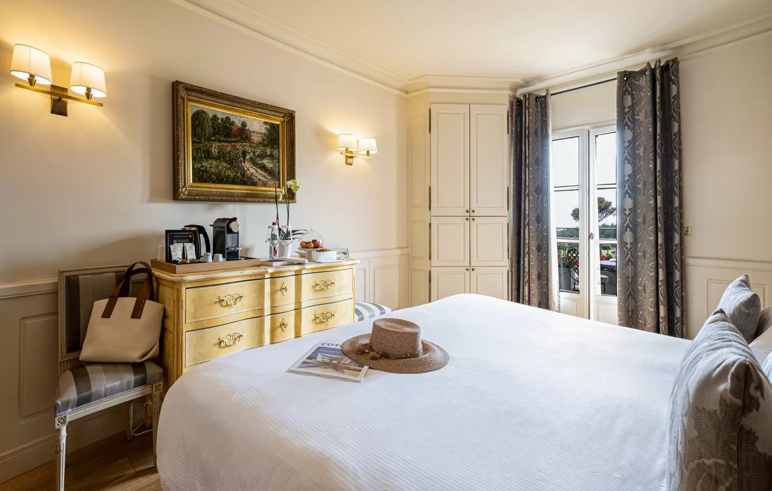 Une chambre de l'Hôtel & Spa du Castellet, dans le Var