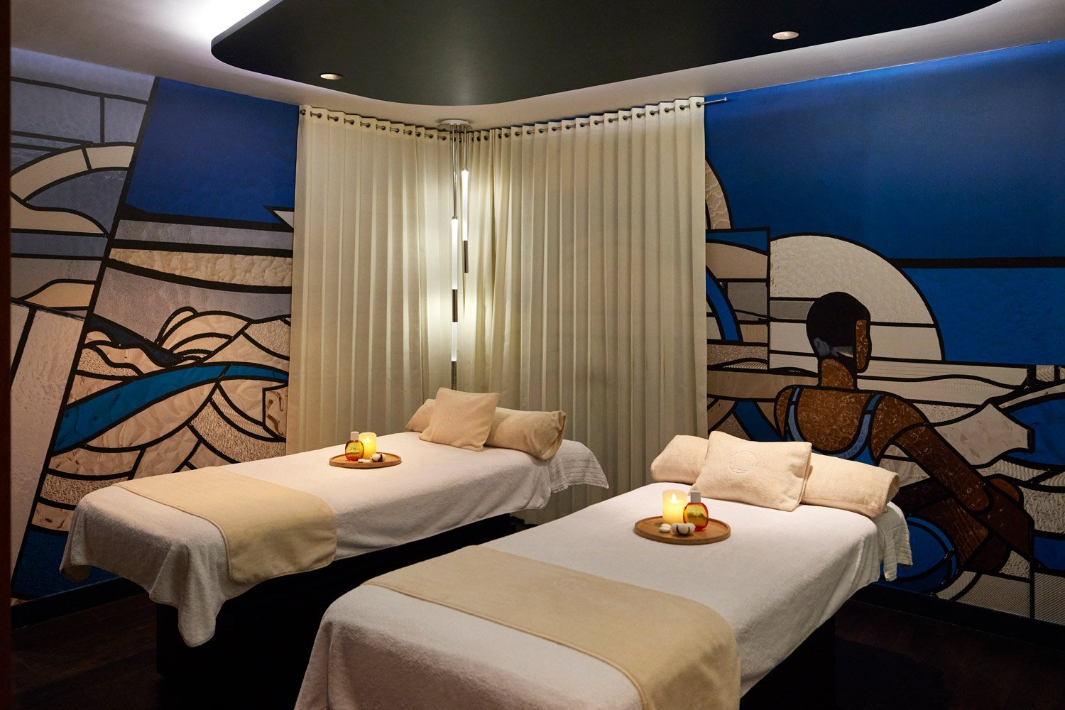 Cabine duo du Spa by Clarins au Molitor, sous les mosaïques Art déco, Paris 16e