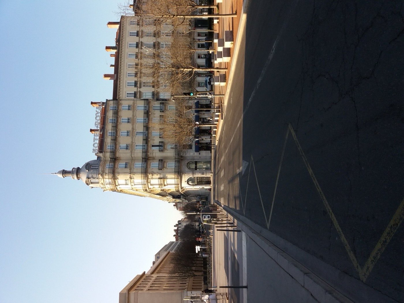 La façade de l'Hôtel Le Royal sur la place Bellecour à Lyon