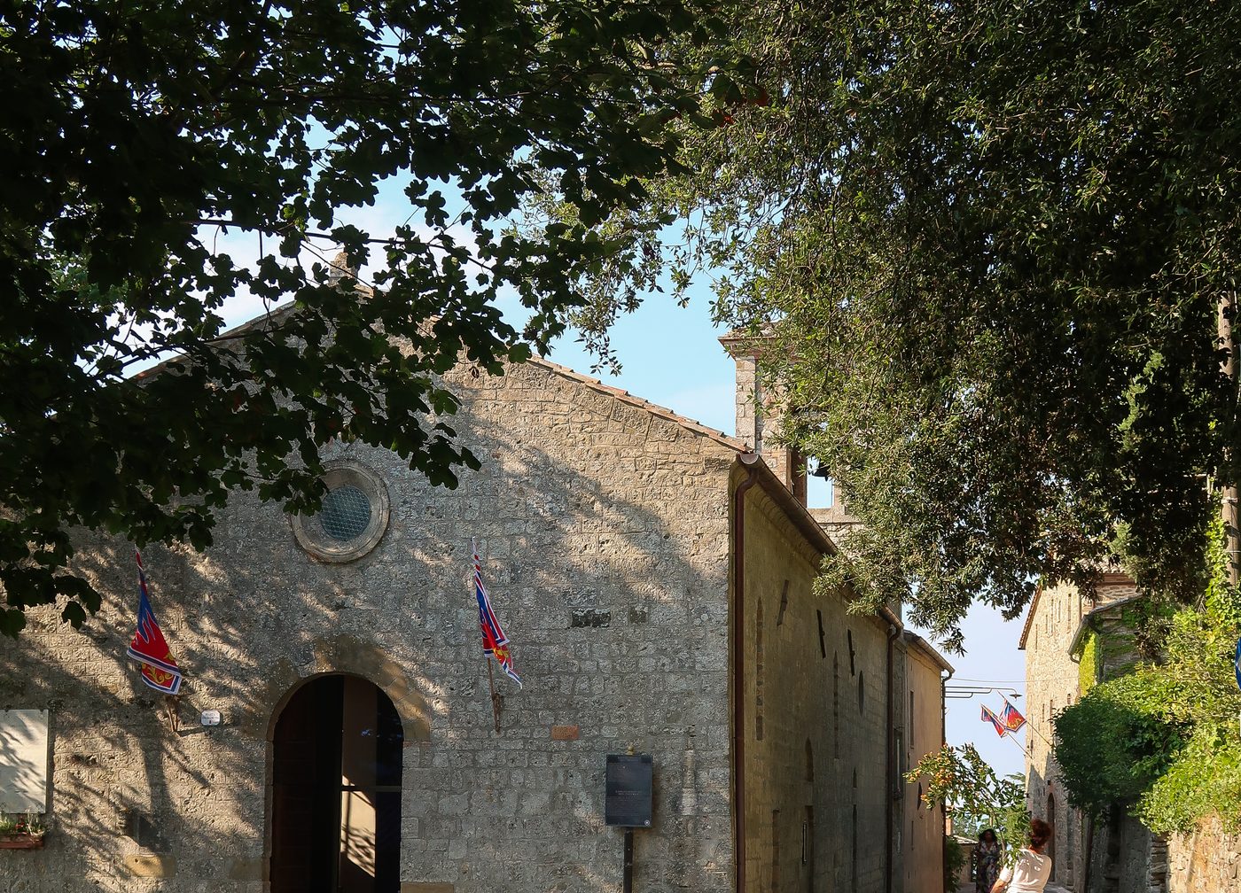 L'église du XIVe siècle et la rue principale du hameau de Castiglioncello del Trinoro, où est installé Monteverdi Tuscany