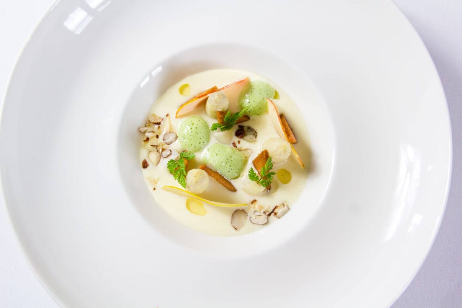 Assiette du restaurant Le Botaniste au Château La Chenevière