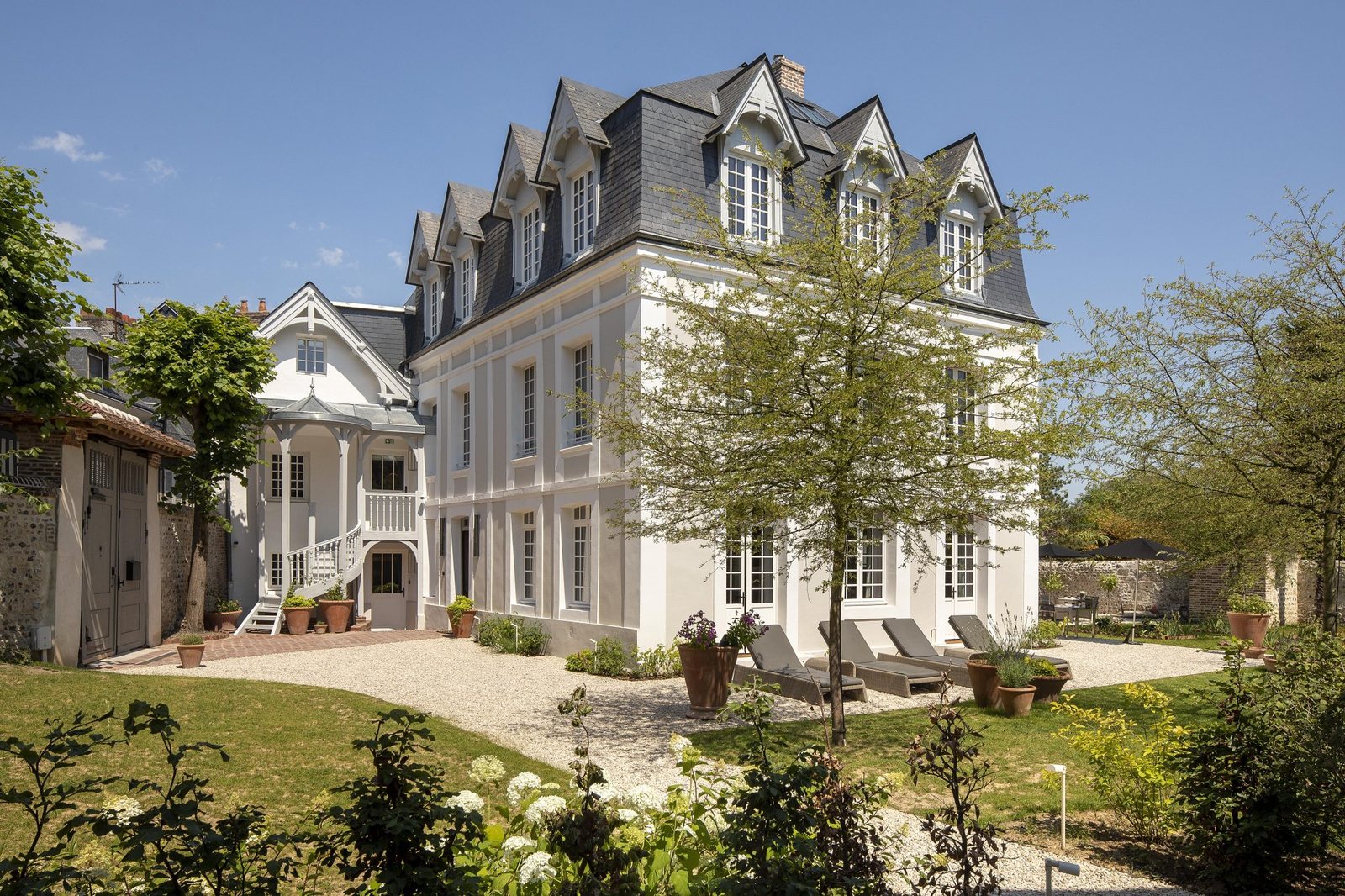 La maison de maître du Saint-Delis vue du jardin clos, à Honfleur