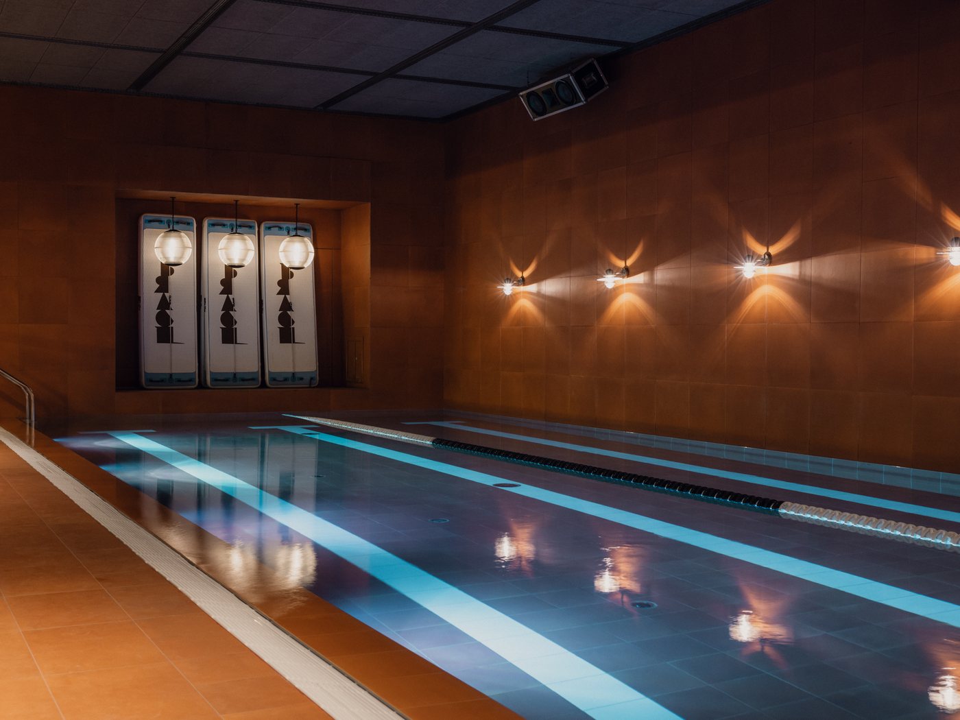 La piscine de 22 mètres du Sports Club de l'hôtel Brach Paris