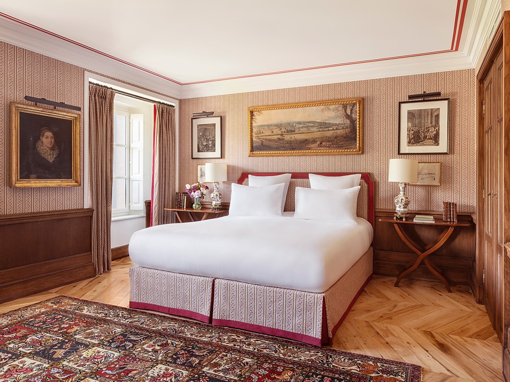 Une chambre d'Airelles Gordes, La Bastide, aux étoffes provençales