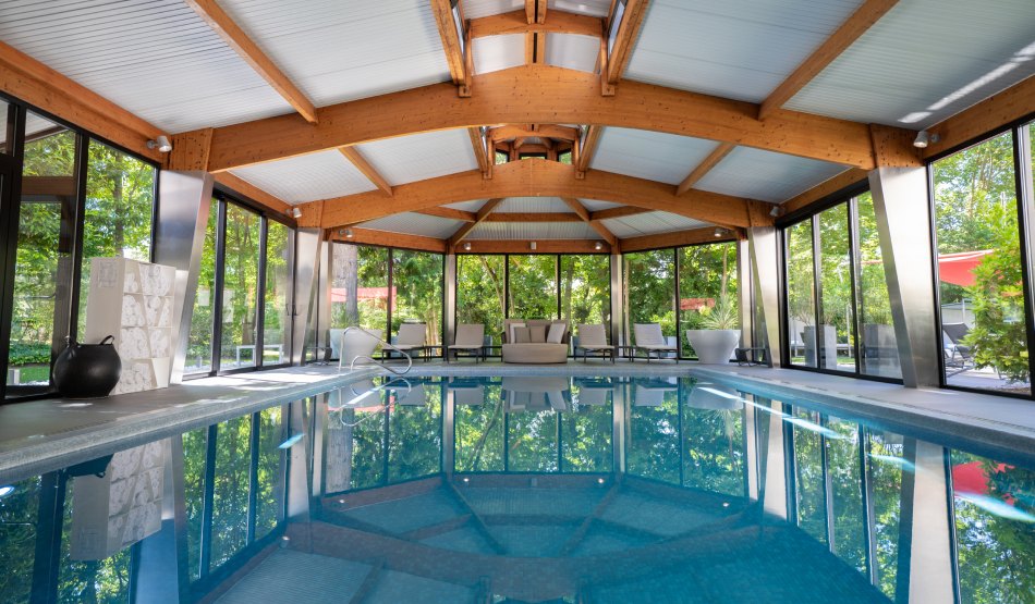 La piscine intérieure de L'Assiette Champenoise, à Tinqueux