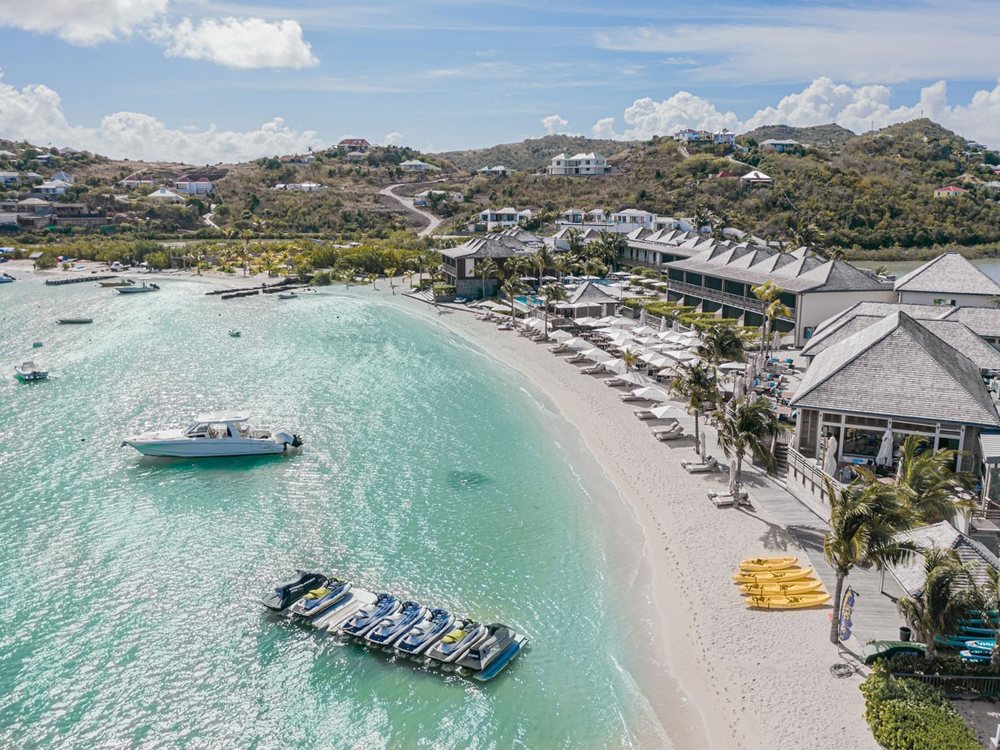 Le Barthélemy vu du ciel, sa plage de sable blanc et le lagon turquoise de Grand Cul-de-Sac