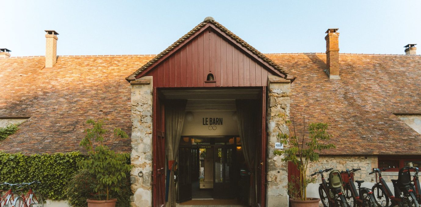L'entrée de la bergerie du Barn, à Bonnelles, en lisière de la forêt de Rambouillet