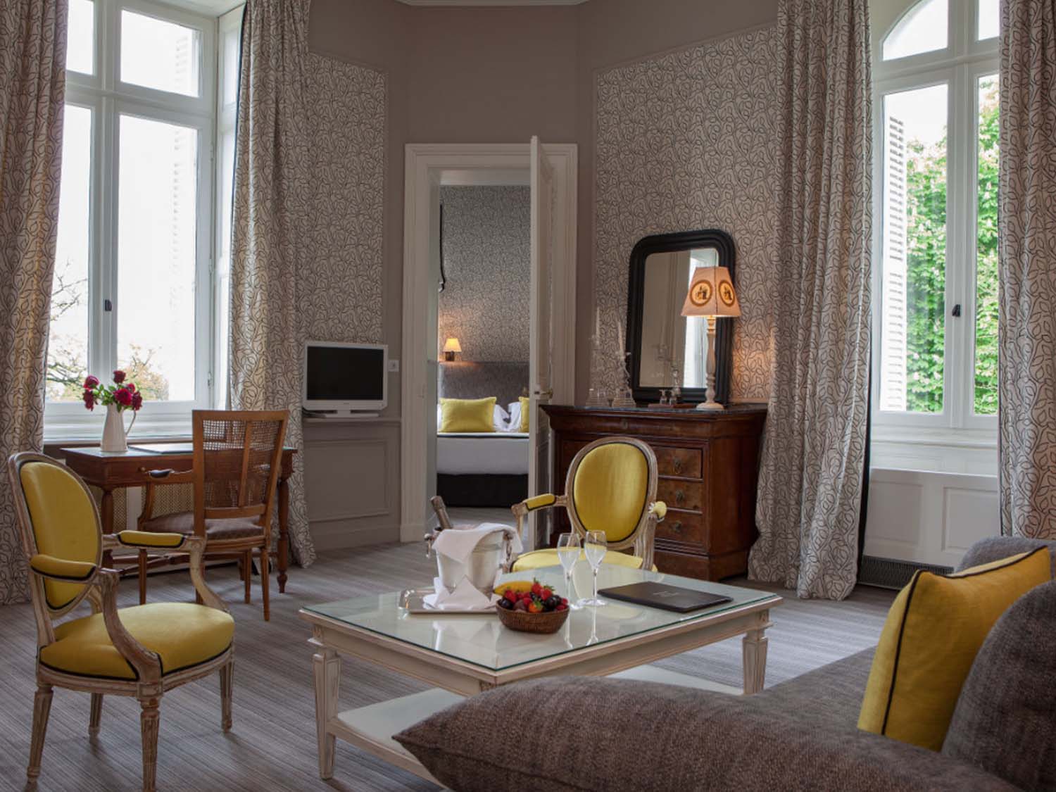 Salon d'une suite du Domaine de la Tortinière, près de Tours