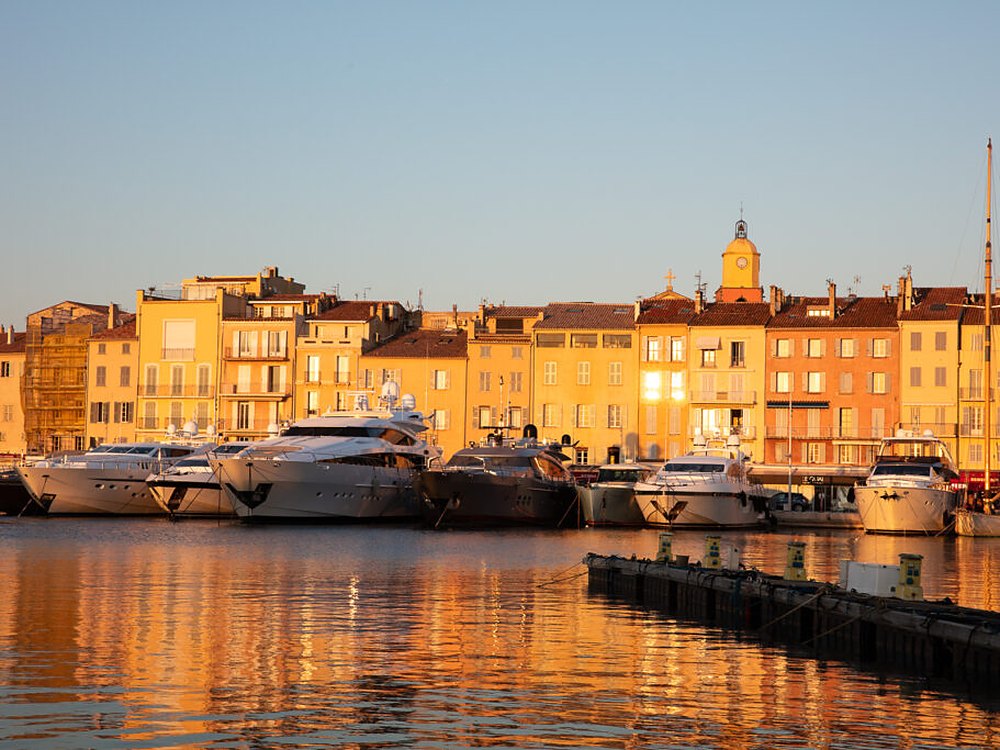 Le port de Saint-Tropez au couchant, vu depuis l'Hôtel de Paris